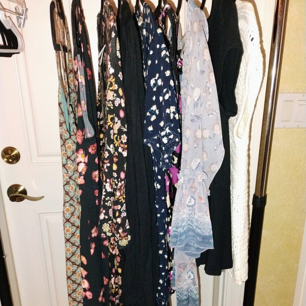 Mixed Lot of Dress and Tops XS, S. M all fit a curvy size 6 + FREE SURPRISE GIFT